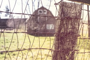 \"countryside-house-farm-fence